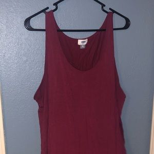 Soft and comfortable maroon tank top